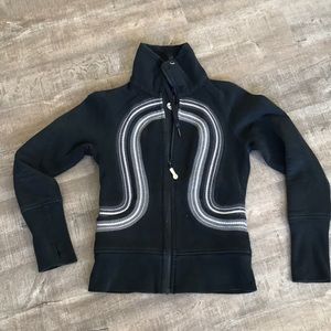 Black lululemon sweater size 6